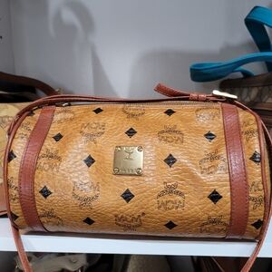 MCM papillon cognac